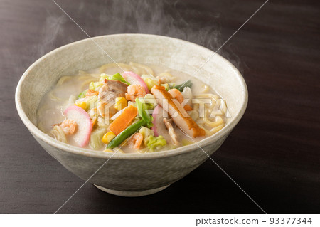 Steaming hot champon Steaming hot champon 93377344
