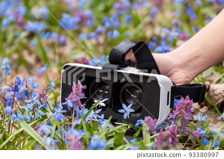 Virtual reality headset lenses opened in flowers 93380997