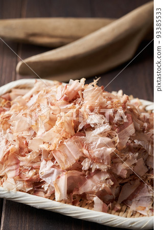 Dried bonito flakes in a colander 93385533