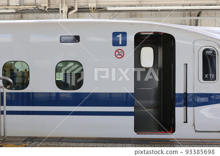 Shinkansen stopped at Shin-Osaka Station 93385698