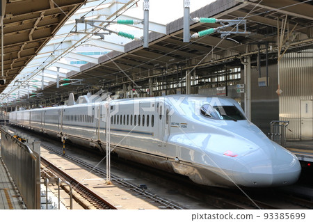 Kyushu Shinkansen stopped at Shin-Osaka Station Kyushu Shinkansen stopped at Shin-Osaka Station 93385699