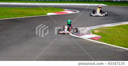 Go-kart practice run 93387135