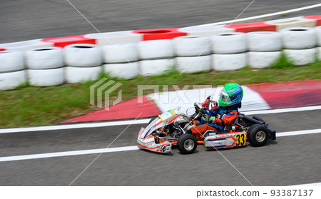 Go-kart practice run 93387137