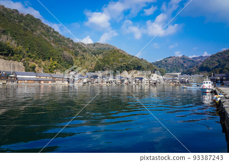 A quiet spring morning in Ine Funaya (Ine Town, Kyoto Prefecture) A quiet spring morning in Ine Funaya (Ine Town, Kyoto Prefecture) 93387243