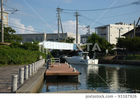 A shot of the Iwase Canal in the Iwase district of Toyama City, Toyama Prefecture A shot of the Iwase Canal in the Iwase district of Toyama City, Toyama Prefecture 93387926