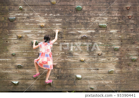 Girl climbing the wall Girl climbing the wall 93390441