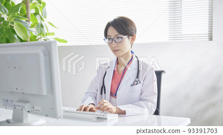 A female doctor wearing glasses to interview A female doctor wearing glasses to interview 93391703