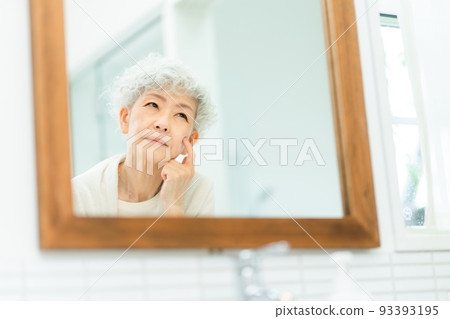 高級女性護膚形象 93393195