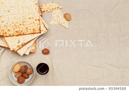 Matzo, Matzoth for Jewish Passover, Wooden background close up 93394589