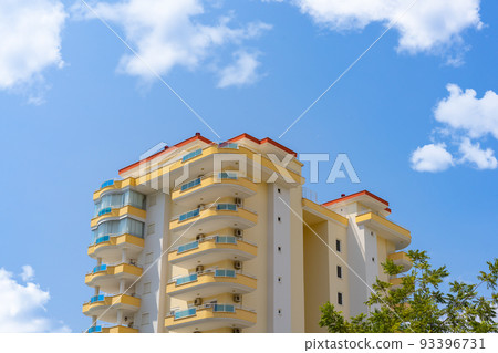 Detail of the exterior of an apartment building. 93396731