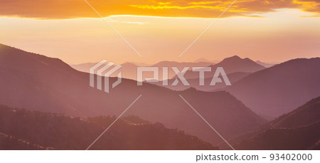Mountains silhouette 93402000