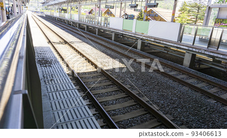 Shinkansen station platform 93406613