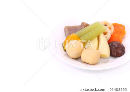 芋頭,蜂斗菜,竹筍,蓮藕,一起煮,亮色背景 芋頭,蜂斗菜,竹筍,蓮藕,一起煮,亮色背景 93408263