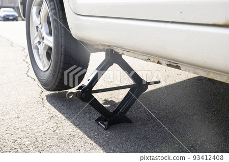 汽車輪胎更換，爆胎修復，冬季輪胎更換，夏季輪胎更換 93412408