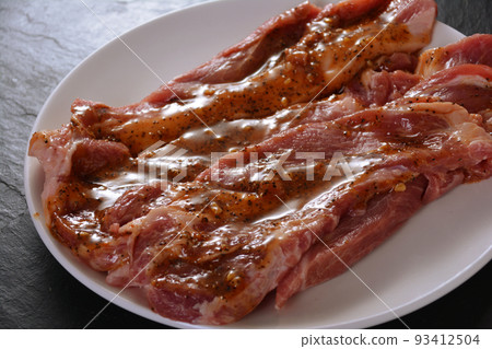 raw pork for garlic pork sauté 93412504
