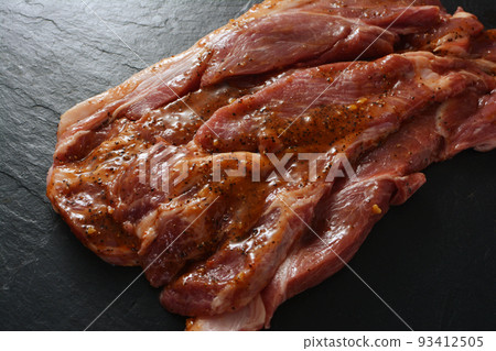 raw pork for garlic pork sauté 93412505