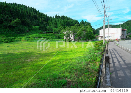 [停課] 鳥取縣鳥取市國府町舊國府市立大谷小學（現岡谷國龍館）操場和校舍 93414519