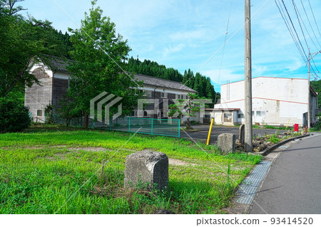[休館] 鳥取縣鳥取市國府町舊國府市立岡谷小學大樓和體育館（現岡谷國流館） 93414520