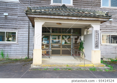 [Closed school] The entrance of the former Kokufu Municipal Okaya Elementary School building (currently Okaya Koryukan) Kokufumachi, Tottori City, Tottori Prefecture 93414524