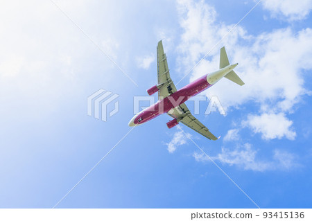 "Airplane" Airbus Airbus A320 (A320ceo family) "Airplane" Airbus Airbus A320 (A320ceo family) 93415136