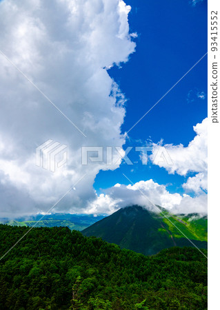 夏季山景、八岳夏雲山和蓼科山 93415552