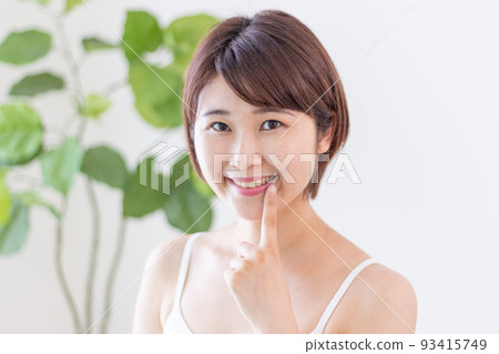 Smiling woman (beauty, teeth, whitening) Smiling woman (beauty, teeth, whitening) 93415749