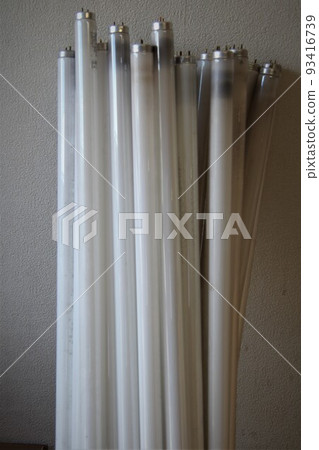 Fluorescent tubes to be discarded 93416739