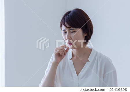 Woman coughing 93416808