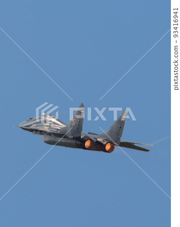 波蘭空軍 MiG-29 示範隊上升 波蘭空軍 MiG-29 示範隊上升 93416941