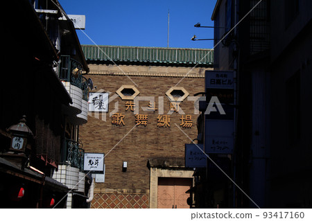 [Kyoto's ancient city scenery] Pontocho Kaburenjo 93417160