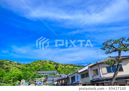 [Old city scenery in Kyoto] Scenery around Ishin no Michi 93417180