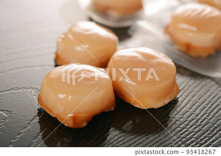 Soft scallop adductor smoked cheese sandwich 93418267