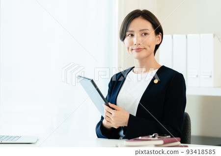 做案頭工作的女律師 93418585