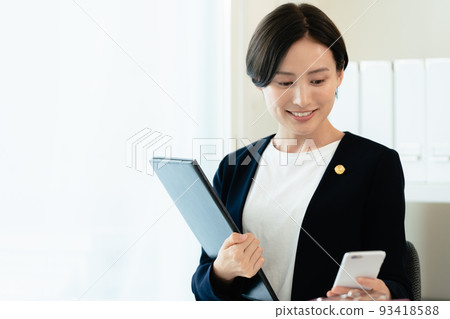 做案頭工作的女律師 93418588