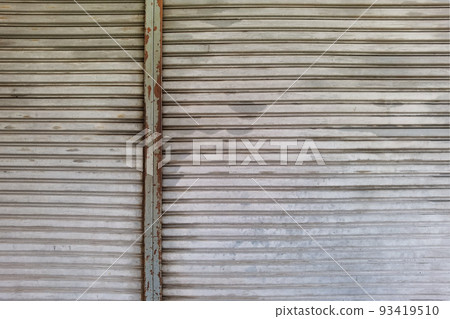 old style of closed steel door 93419510