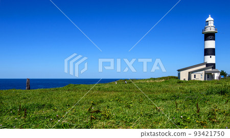 Nyudozaki lighthouse in clear weather and the horizon of the Sea of Japan, Oga Peninsula, Akita Prefecture Nyudozaki lighthouse in clear weather and the horizon of the Sea of Japan, Oga Peninsula, Akita Prefecture 93421750