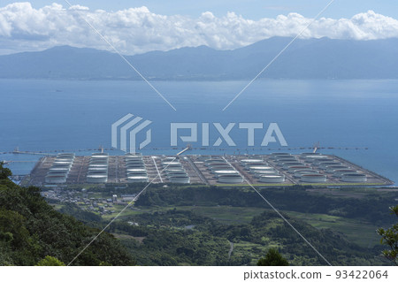 我拍攝了鹿兒島縣的一個石油基地。 93422064