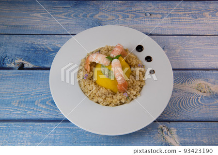 Recipe for Boulghoursotto and mini patisson stuffed with mozarella and basil and its scampi 93423190