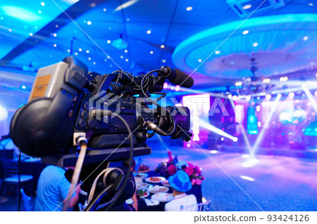 broadcast video camera with rechargeable battery to show on large screens.  broadcast video camera with rechargeable battery to show on large screens.  93424126