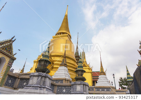 Beautiful architecture of Grand Palace with blue sky in Bangkok, Thailand 93425317