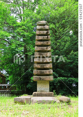 檜熊寺史蹟十三層石塔（重要文化財產） 93425507