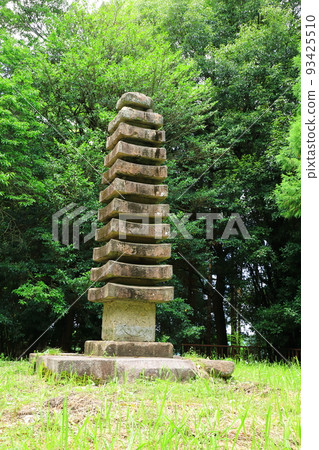 Hinokuma-dera Historic Site 13-storied Stone Pagoda (Important Cultural Property) Hinokuma-dera Historic Site 13-storied Stone Pagoda (Important Cultural Property) 93425510