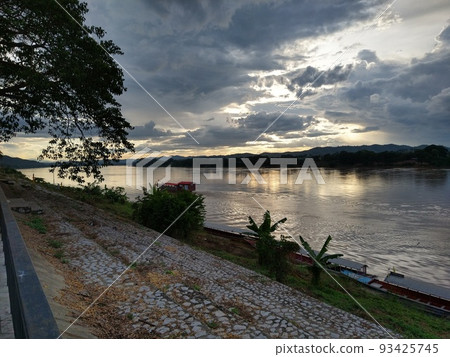 Promenade along the Mekong River at dusk Promenade along the Mekong River at dusk 93425745