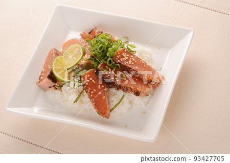 北海道三文魚西式海鮮蓋飯 93427705