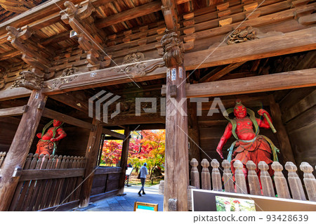 Setagaya Ward, Tokyo, autumn leaves at Kuhonbutsu Joshinji Temple, Niomon Gate 93428639