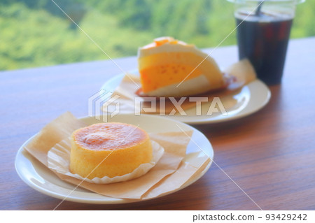 Delicious looking sweet fruit cake and iced coffee 93429242