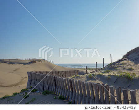 茨城縣神棲市須田濱海灘的沙丘和大海 93429482