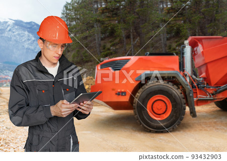 Engineer programs autonomous mining truck 93432903
