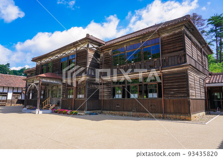 完成保存和維修工作的舊福屋小學(日本最古老的木製校舍之一) 完成保存和維修工作的舊福屋小學(日本最古老的木製校舍之一) 93435820