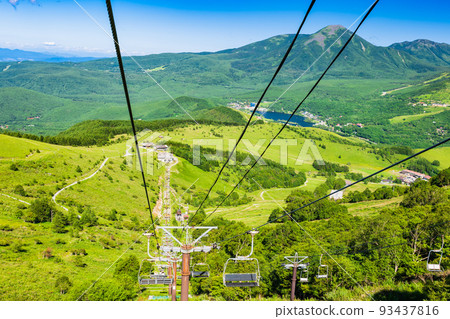 眺望白樺湖和蓼科山的來間山高原 93437816